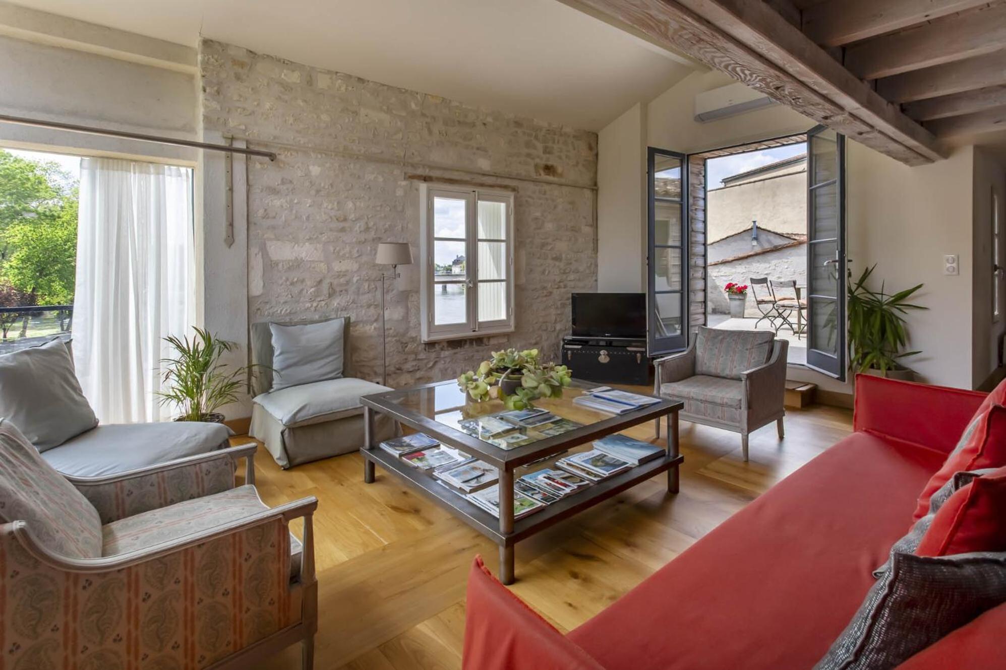 Quai 3 Loft Moderne Et Lumineux Les Pieds Dans L'Eau Apartment Jarnac Exterior photo